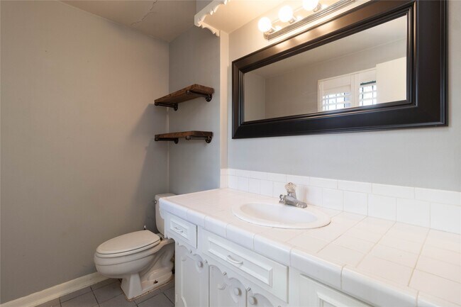 Building Photo - 1404 Walnut Bend Ln