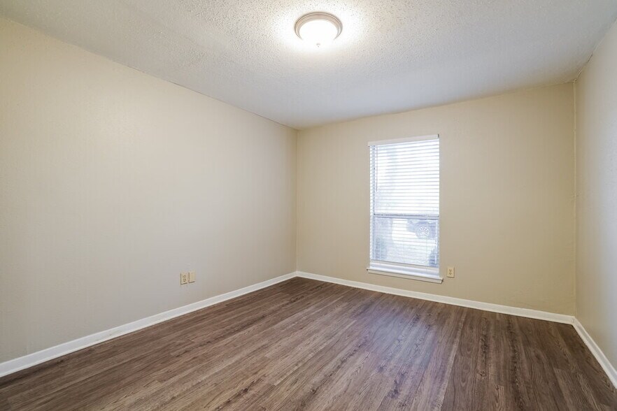 Building Photo - 13519 Dripping Springs Dr