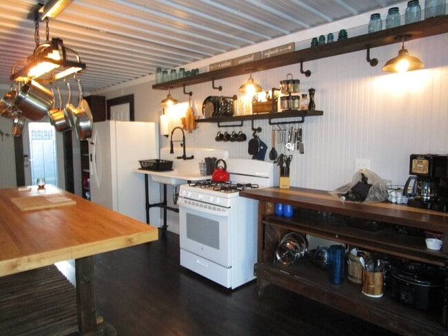 Building Photo - 362 Sunshine Ave