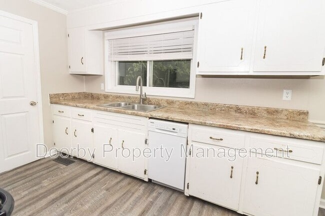 Building Photo - 60 Mountain View Dr