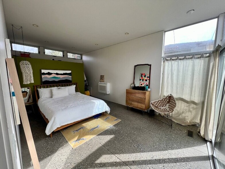 Building Photo - 3066 Nile St