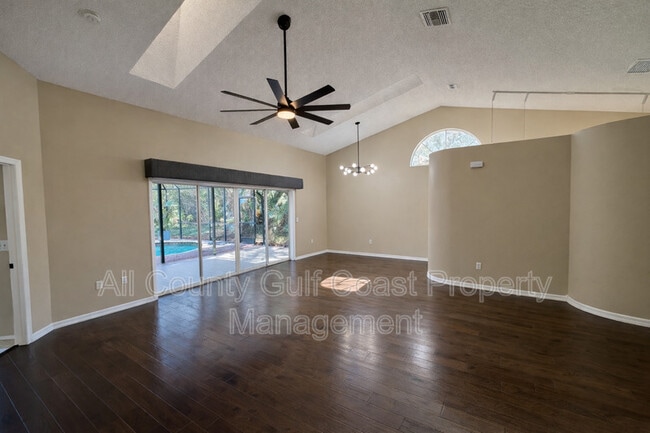 Building Photo - 4935 82nd Pl E