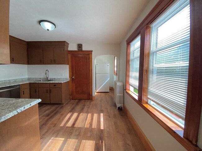 Building Photo - 37 Walnut Ct