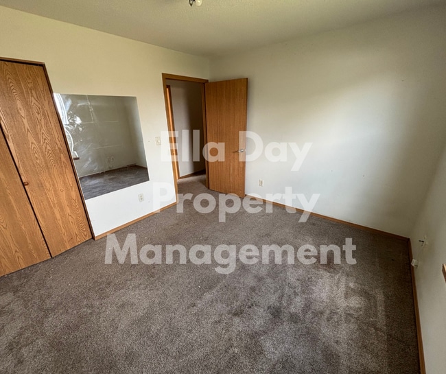 Building Photo - 2520 E Conquest St