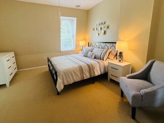 Building Photo - 178 Regent St