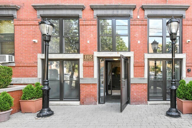 Building Photo - 1115 Willow Ave