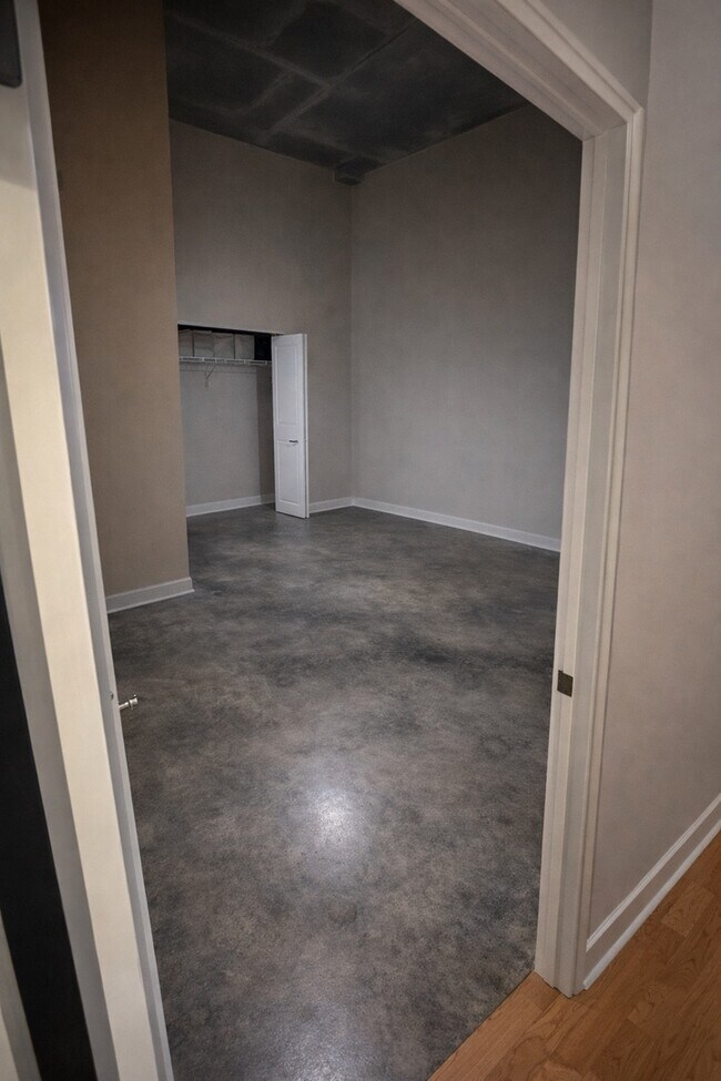 Building Photo - 3963 W Belmont Ave