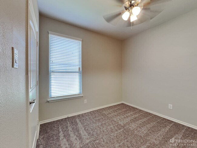 Building Photo - 125 Creek Terrace Dr