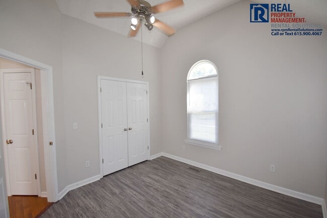 Building Photo - Adorable 3BR/2BA, attached 2 car garage in N. Murfreesboro on a corner lot!