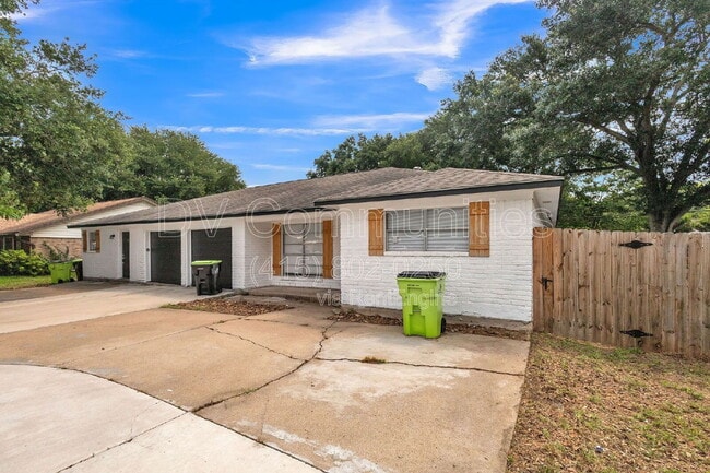 Building Photo - 2107 Lamar Dr