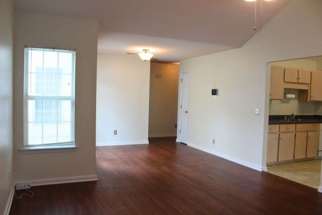 Building Photo - 132 Bluelake Blvd