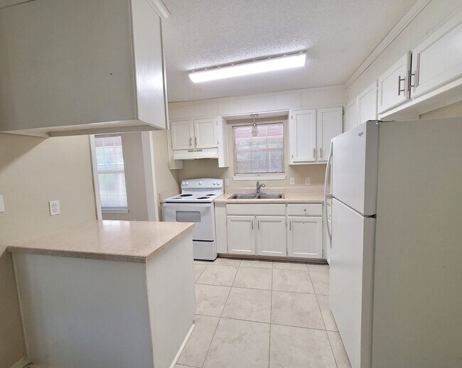 Building Photo - 6506 Colonial Dr
