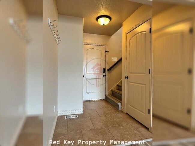 Building Photo - 770 N Single Family Home