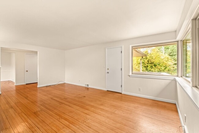 Building Photo - 3535 43rd Ave W