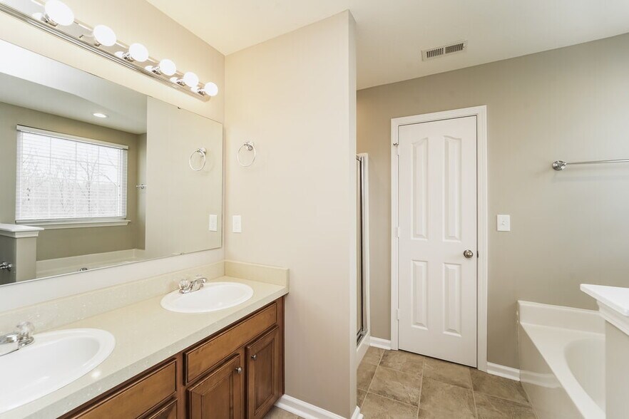 Building Photo - 8236 Rolling Meadows Ln