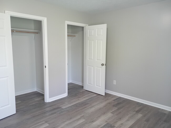 Building Photo - 201 Dove Dr