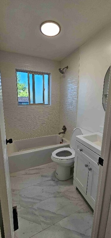 Building Photo - 922-928 E Fairclough Dr