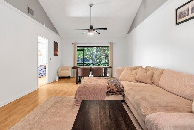 Building Photo - 416 Buttonwood Pl