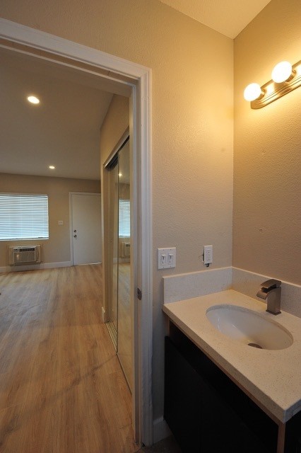 Interior Photo - 480 Rexford Drive