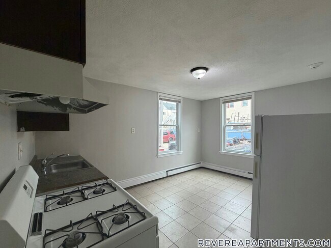 Building Photo - 165 Hichborn St