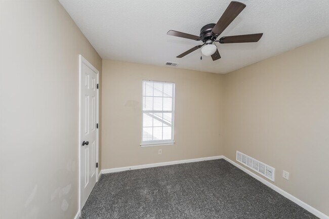 Building Photo - 4663 Royal View Dr