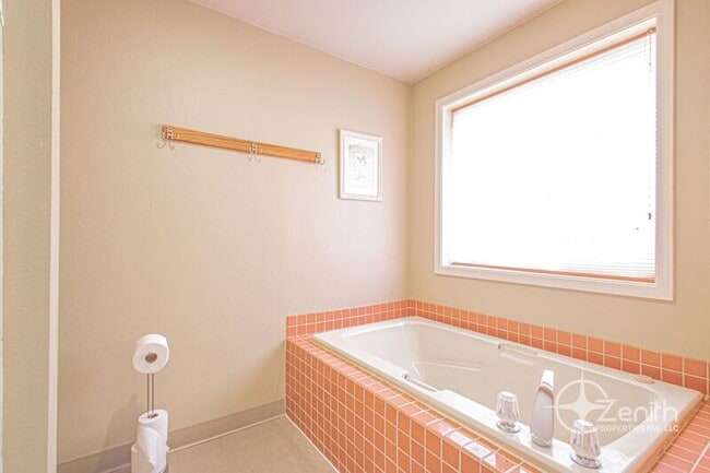 Building Photo - 12018 SE 17th St