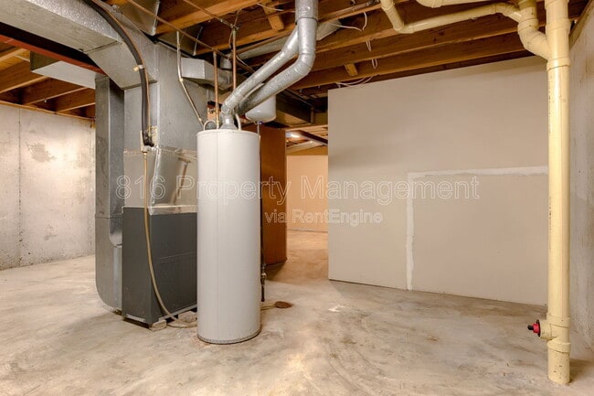 Building Photo - 164 SW Robin Rd