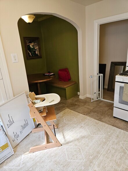 Building Photo - 533 N Gardner St