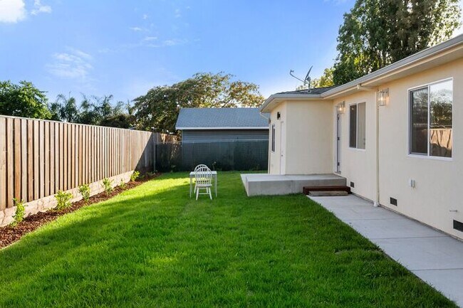 Building Photo - 113 Donaldson Way W