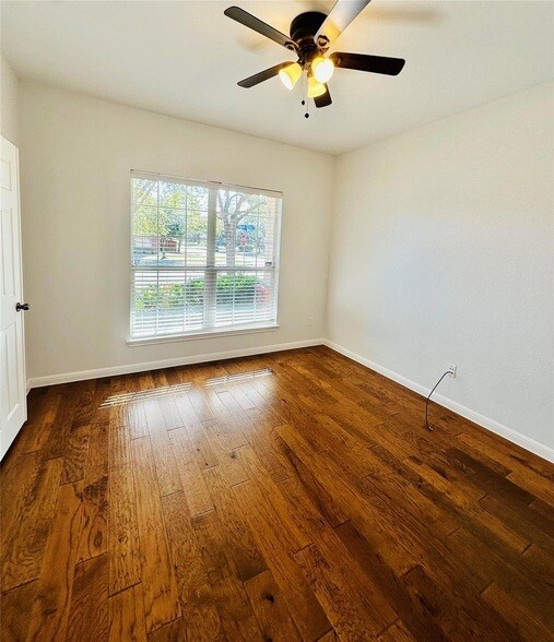 Building Photo - 2800 Canyon Valley Run