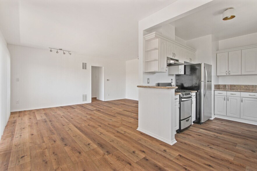 Building Photo - 1241 9th St