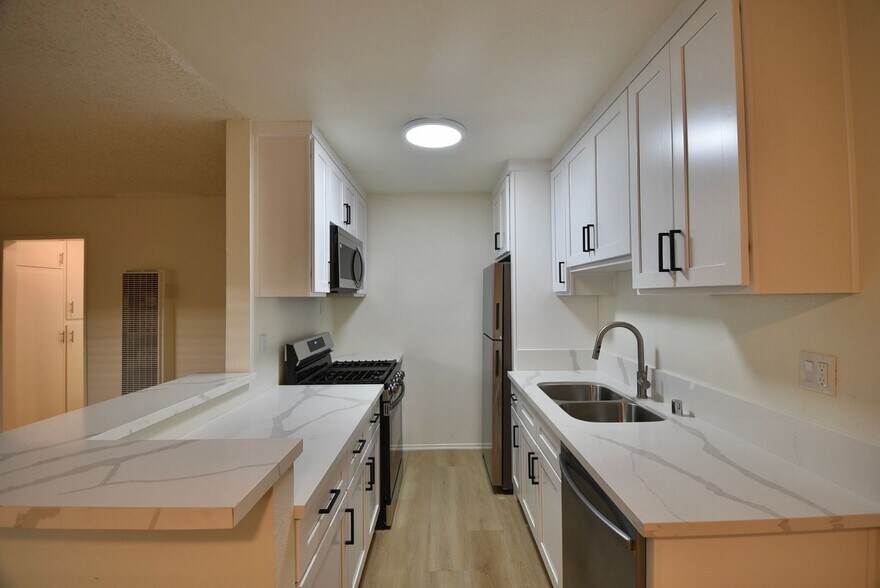 Building Photo - 849 N McCadden Pl
