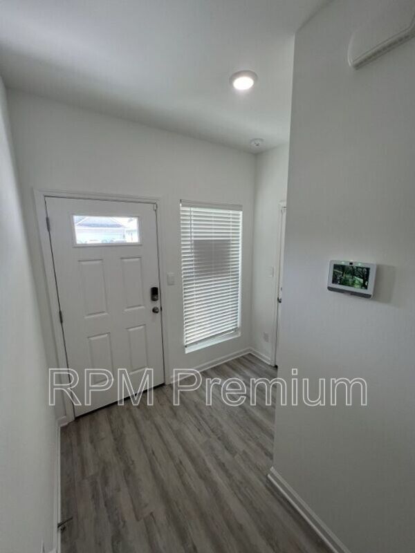 Building Photo - 1255 Drago Dr