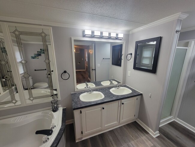 Building Photo - 2 Bedroom 2 Bathroom House (Walkertown, NC)