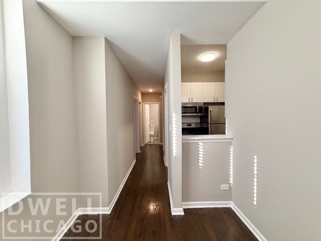 Building Photo - 3433 N Elaine Pl