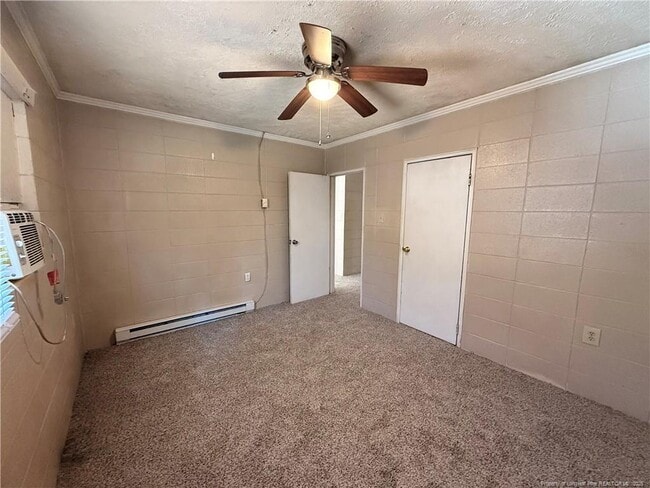 Building Photo - 425 Squirrel St