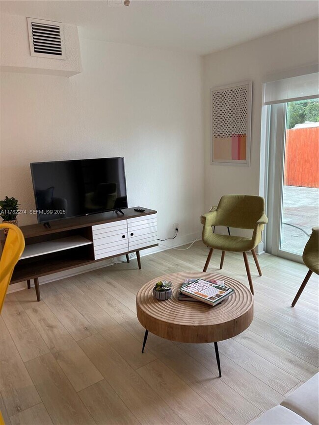 Building Photo - 1560 NE 145th St