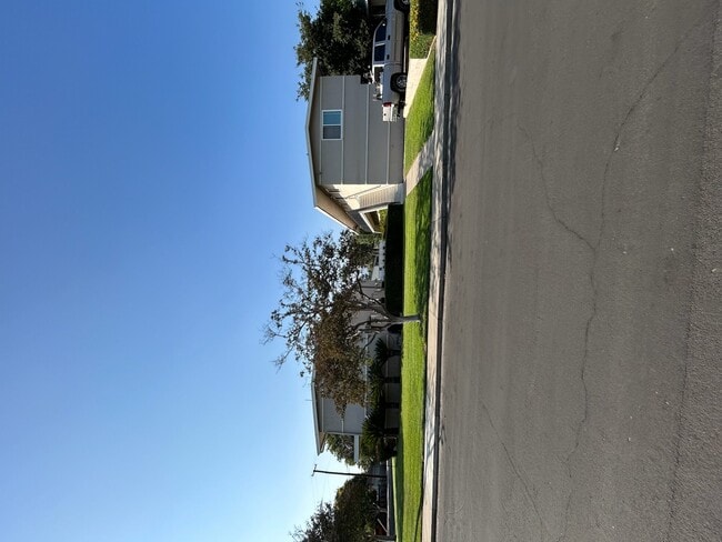 Building Photo - Stanford Apts - Claremont