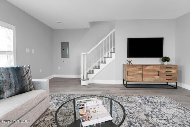 Building Photo - 33 Grove Pl