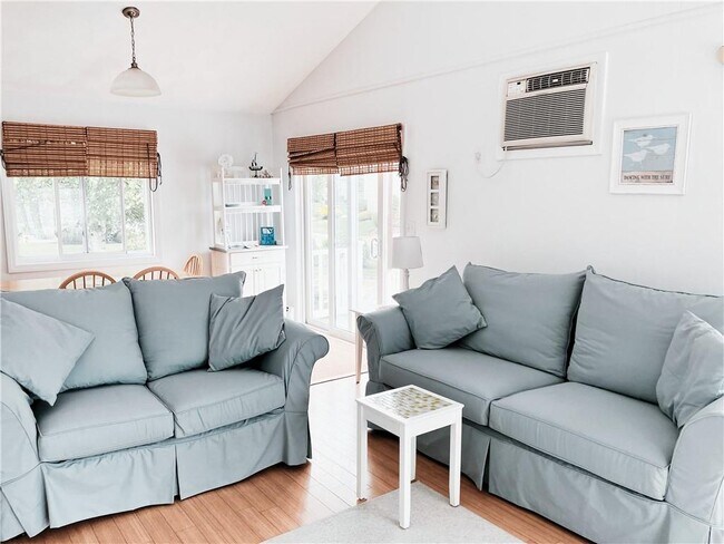 Building Photo - 10 Burbank Ave