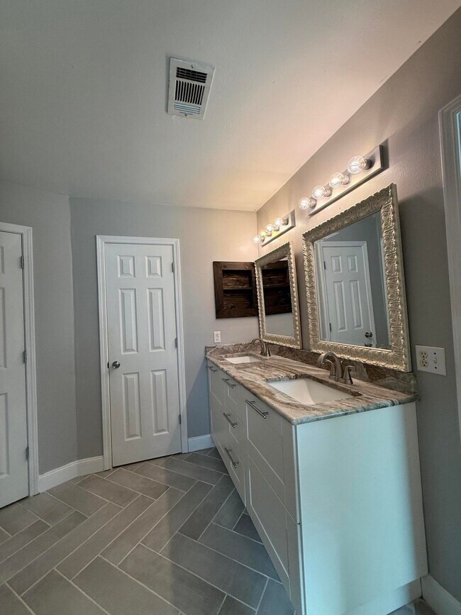 Building Photo - 2813 Atoka Trail