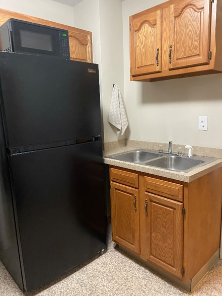 Building Photo - 319 Portz Ave