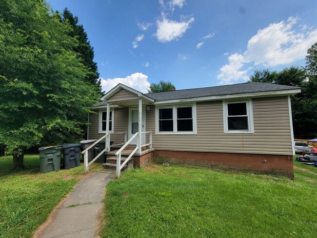Building Photo - 3 Bedroom 1 Bathroom House