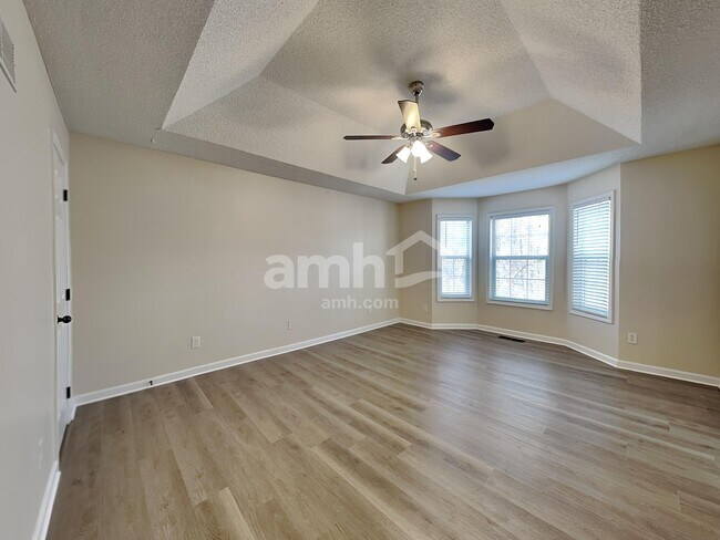 Building Photo - 1017 Queensbury Run