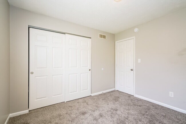 Building Photo - 819 Bitter Bark Ln