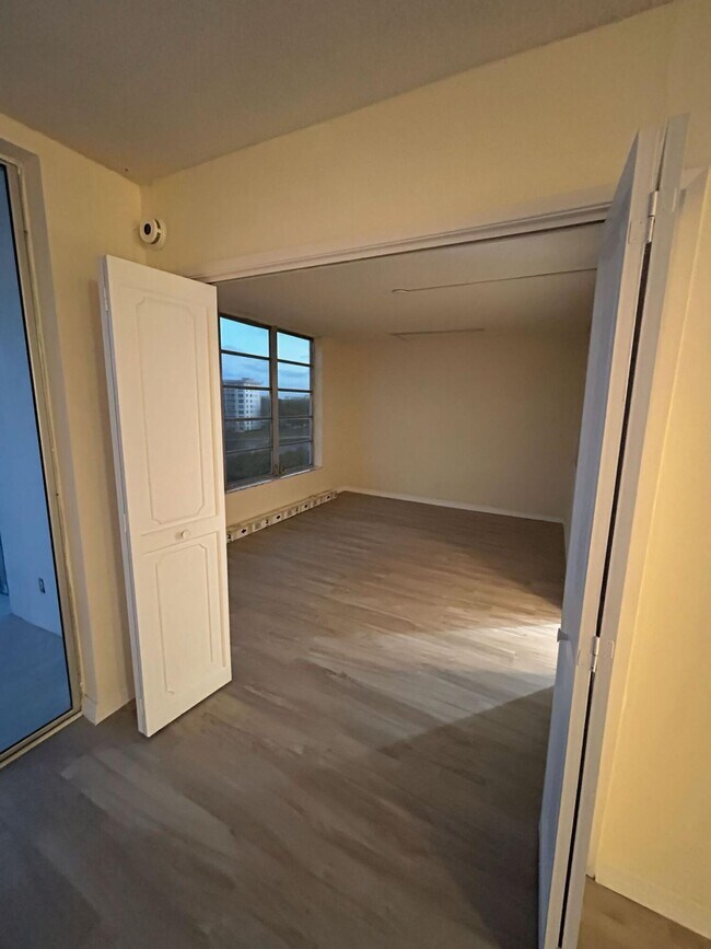 Building Photo - 3091 N Course Dr