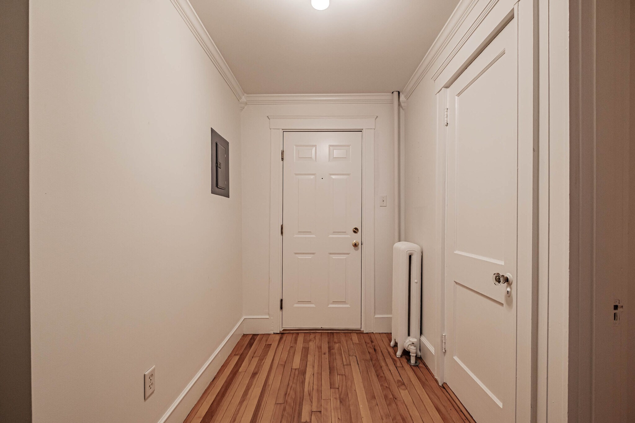 Building Photo - 197 Pine St