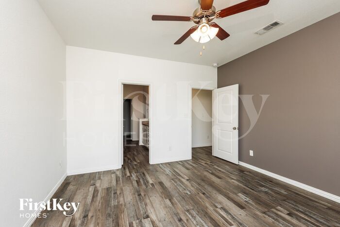 Building Photo - 7332 Parkside Pl Dr