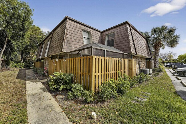 Building Photo - 7512 Courtyard Run E