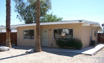 Building Photo - Central DHS, 2 BEDROOM, 1 BATH SINGLE FAMI...